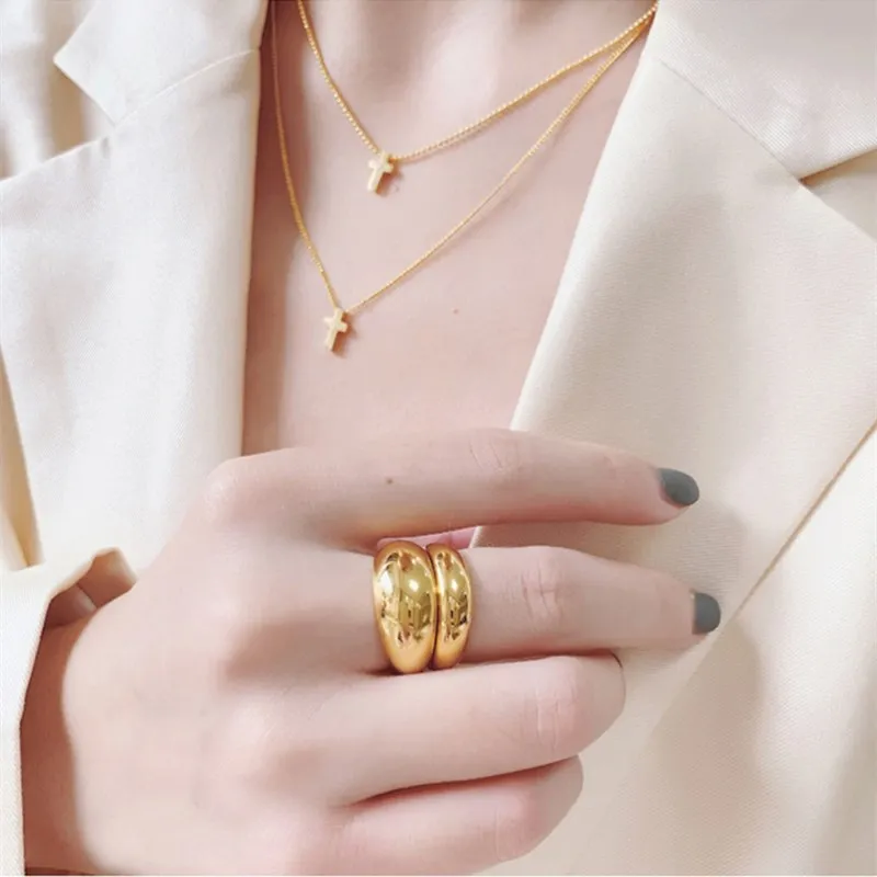 

The new round arc ring female titanium ladle gold does not fade the European and American hipsters exaggerated index finger ring