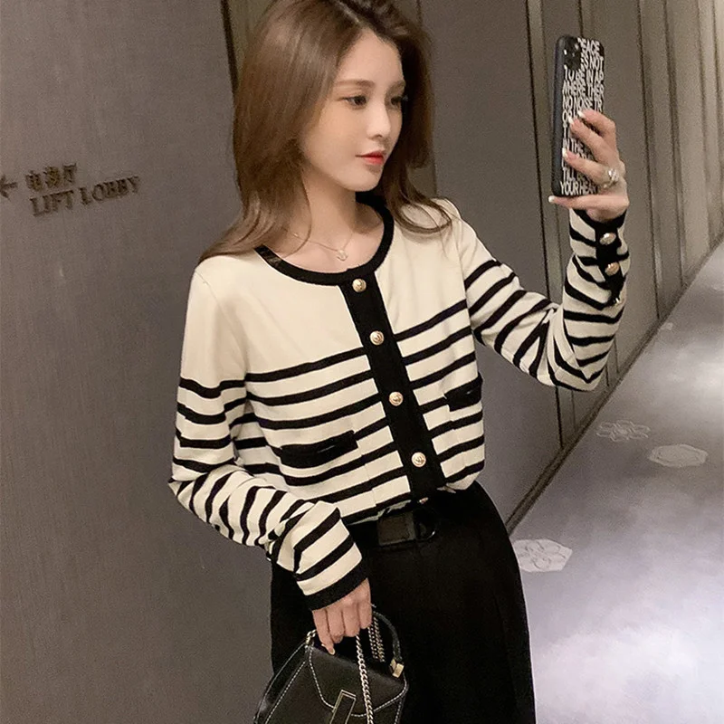 Женский свитер в полоску пальто на весну и осень новинка 2021 тонкий кардиган