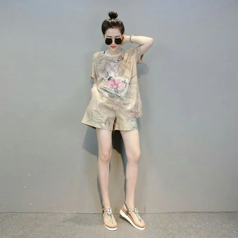 

2021 Summer New Women's Casual Vintage Printed Two Piece Suit Women O-Neck Short Sleeve T-shirt Tops + Shorts 2 Piece Set Q36