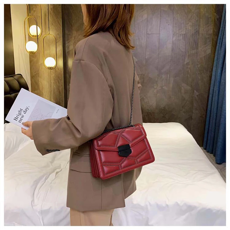 Маленькие сумки через плечо с заклепками на цепочке для женщин модная сумка