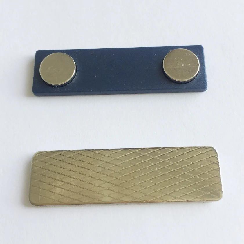 

30 комплектов абсолютно новый постоянный магнитный значок (30 комплектов/партия), 45x13 мм с двумя сильными магнитами стальная часть с лентой