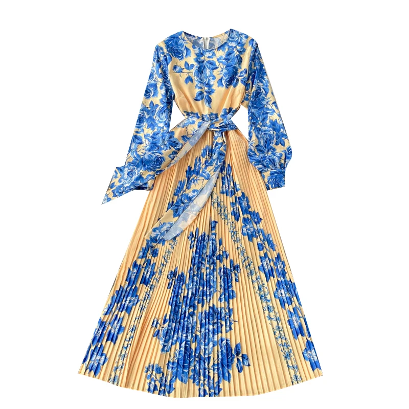 

chic wind blogger and dresses round neck long sleeve with collect waist pleated is placed on holiday trip