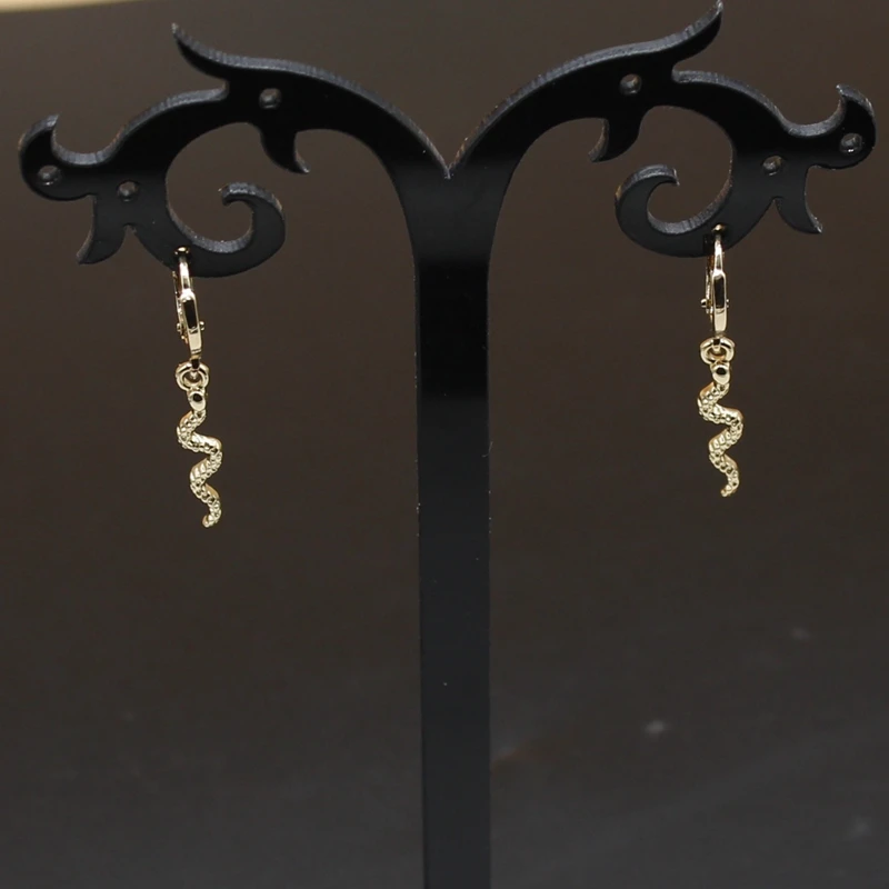 

Exquisite Little Snake Pendant Punk Round Earrings Fashion Snake Animal Earrings, Feminine Charm Earrings