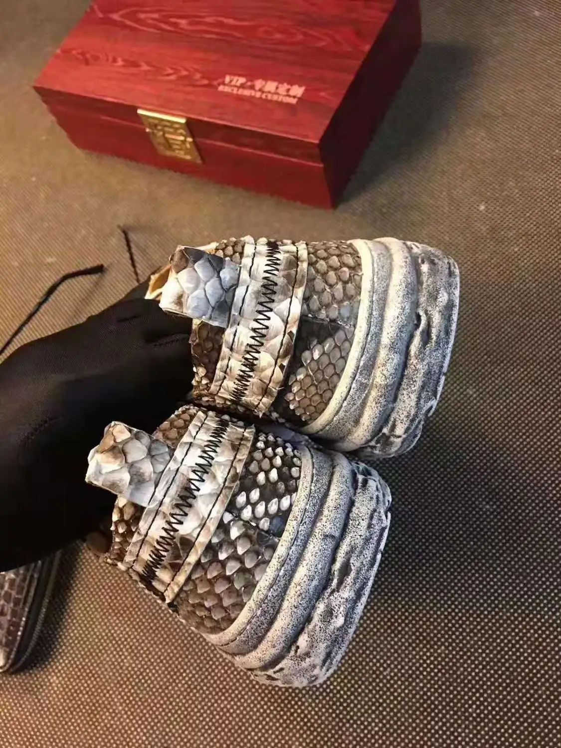 Кроссовки мужские из натуральной кожи питона модная повседневная обувь на