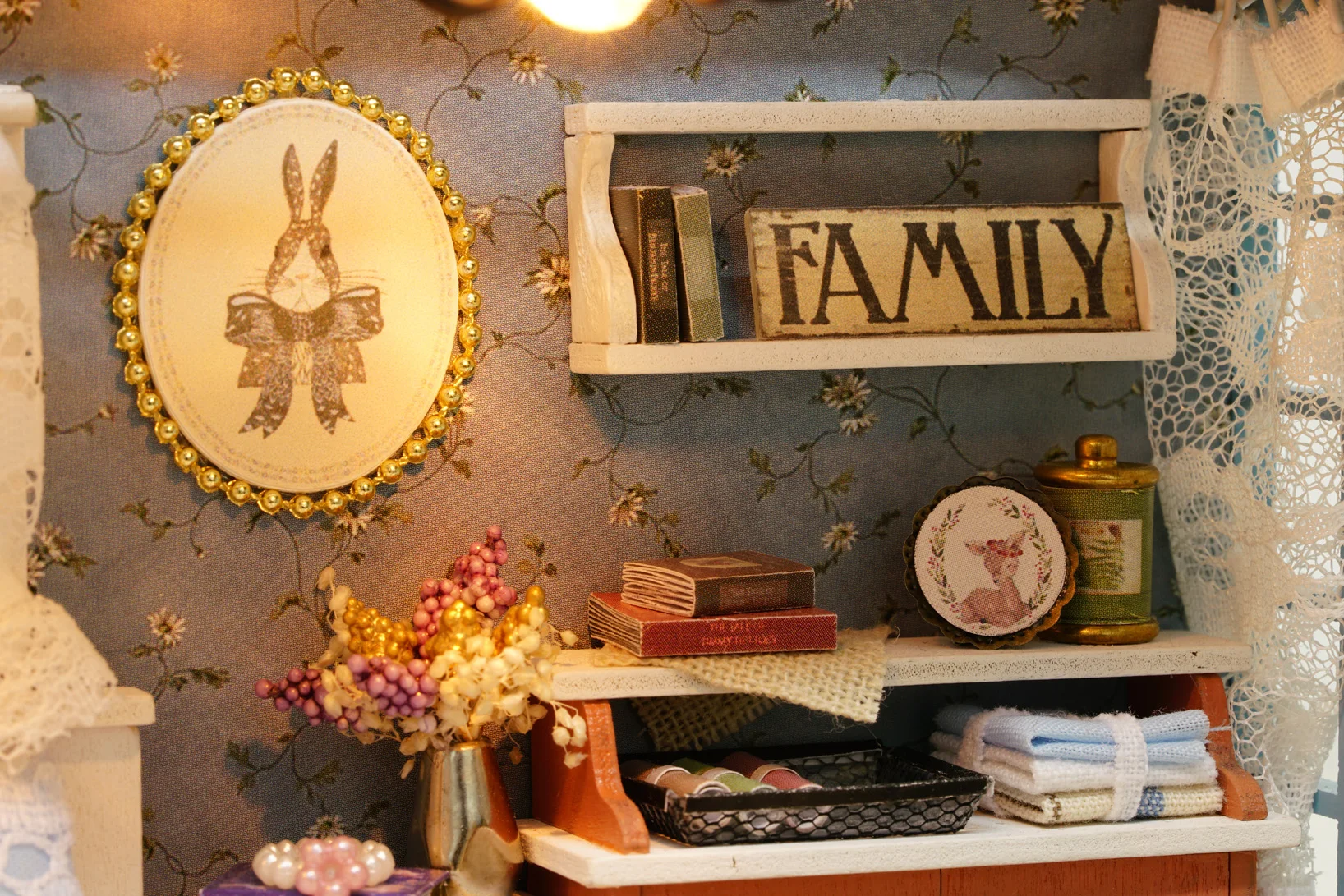 CUTEBEE mucineca для дома miniatura DIY Mujer с muebles de casa de madera de juguetes para los nivienos de vacaciones Z009