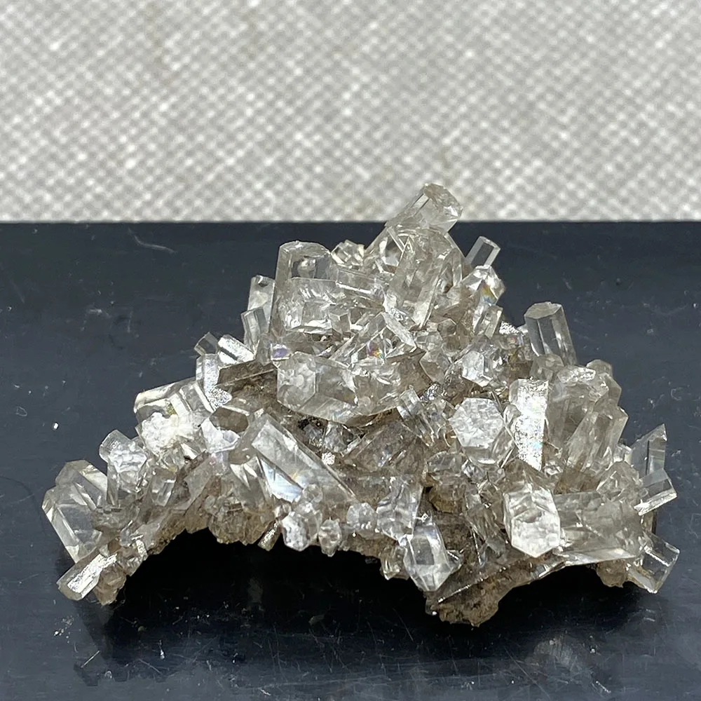 

Natural transparent columnar calcite is rare and extinct in China
