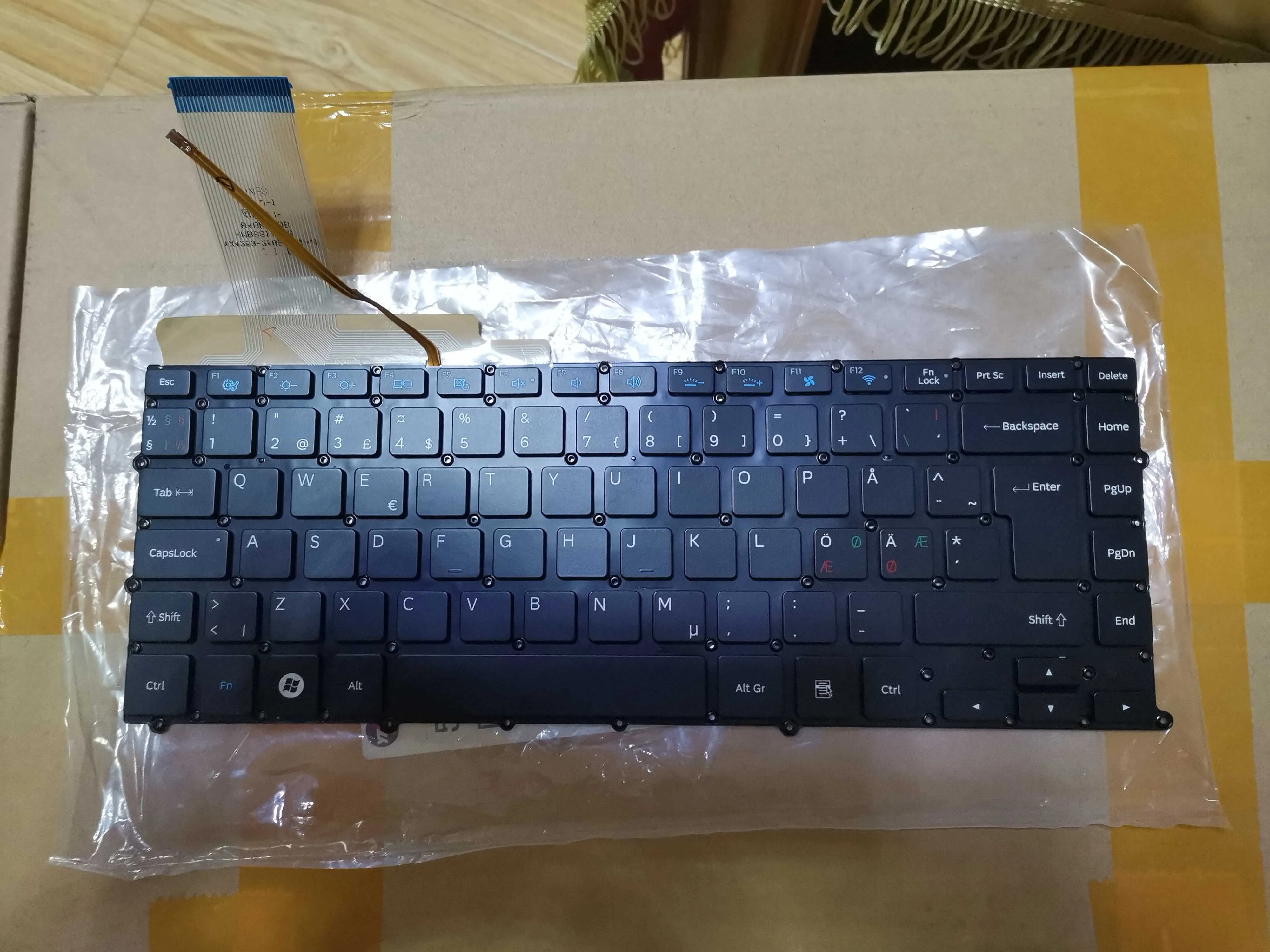 Клавиатура для SAMSUNG NP900X4B NP900X4C NP900X4D 900X4C 900X4B