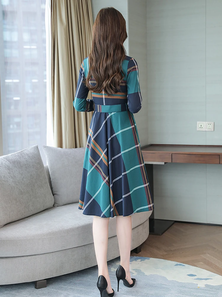 

Mid-length spring and autumn plaid women's new elegant temperament waist slimming retro long-sleeved fashion V-neck dress