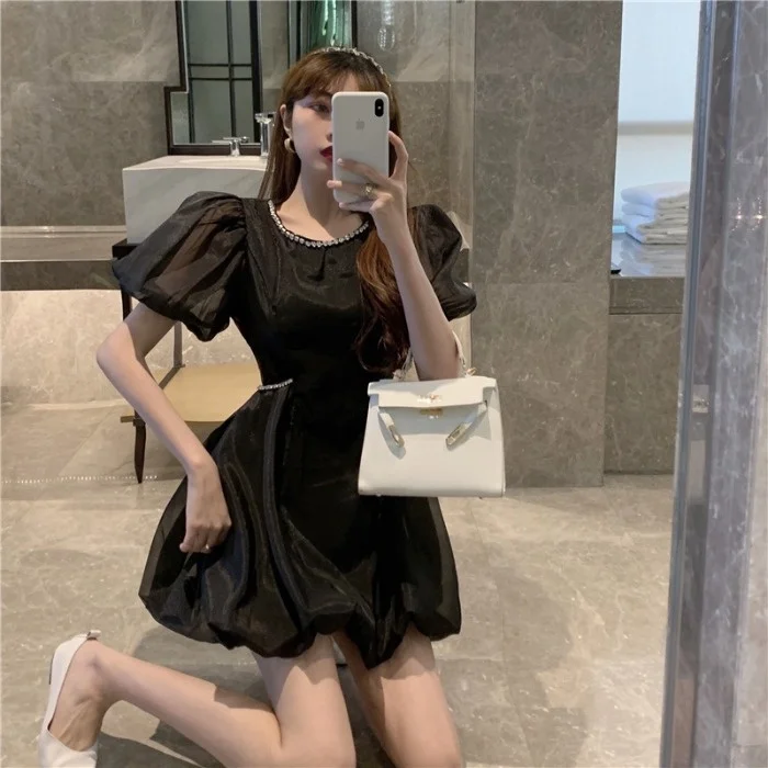 Женское платье с пышными рукавами изящное модное круглым вырезом в Корейском