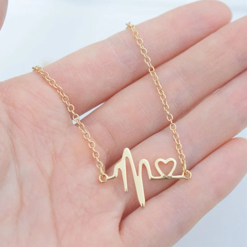 Изысканное ожерелье с подвеской в виде сердца из розового золота