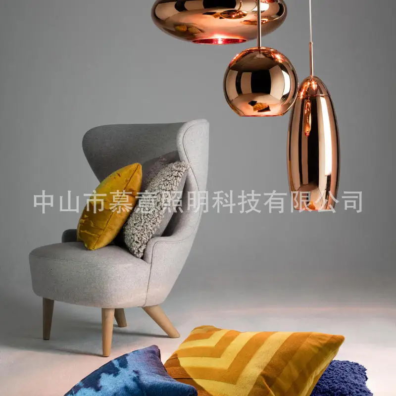 Современный подвесной светильник лампа в виде стеклянного шара серебристого и