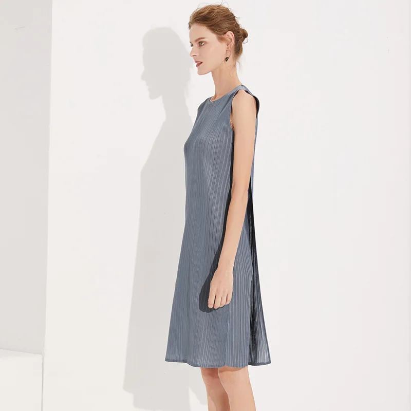 

Women Pleated Grey Sleeveless Dresses Luxury Office Lady Casual Plus Size Elastic Slim Bohemian Elegant Robe Sexy Bodycon Cloth