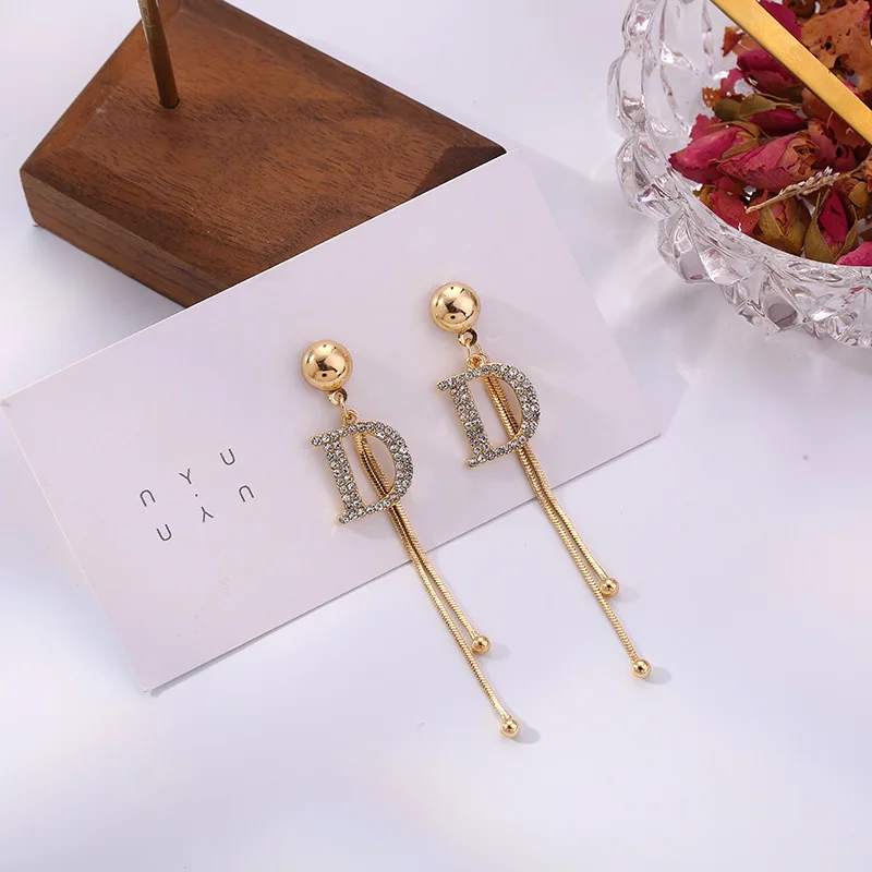

Luxury Rhinestone Letter D Hanging Earrings For Women Long Tassel Dangle Earring Wedding Jewelry Statement Pendientes 2020