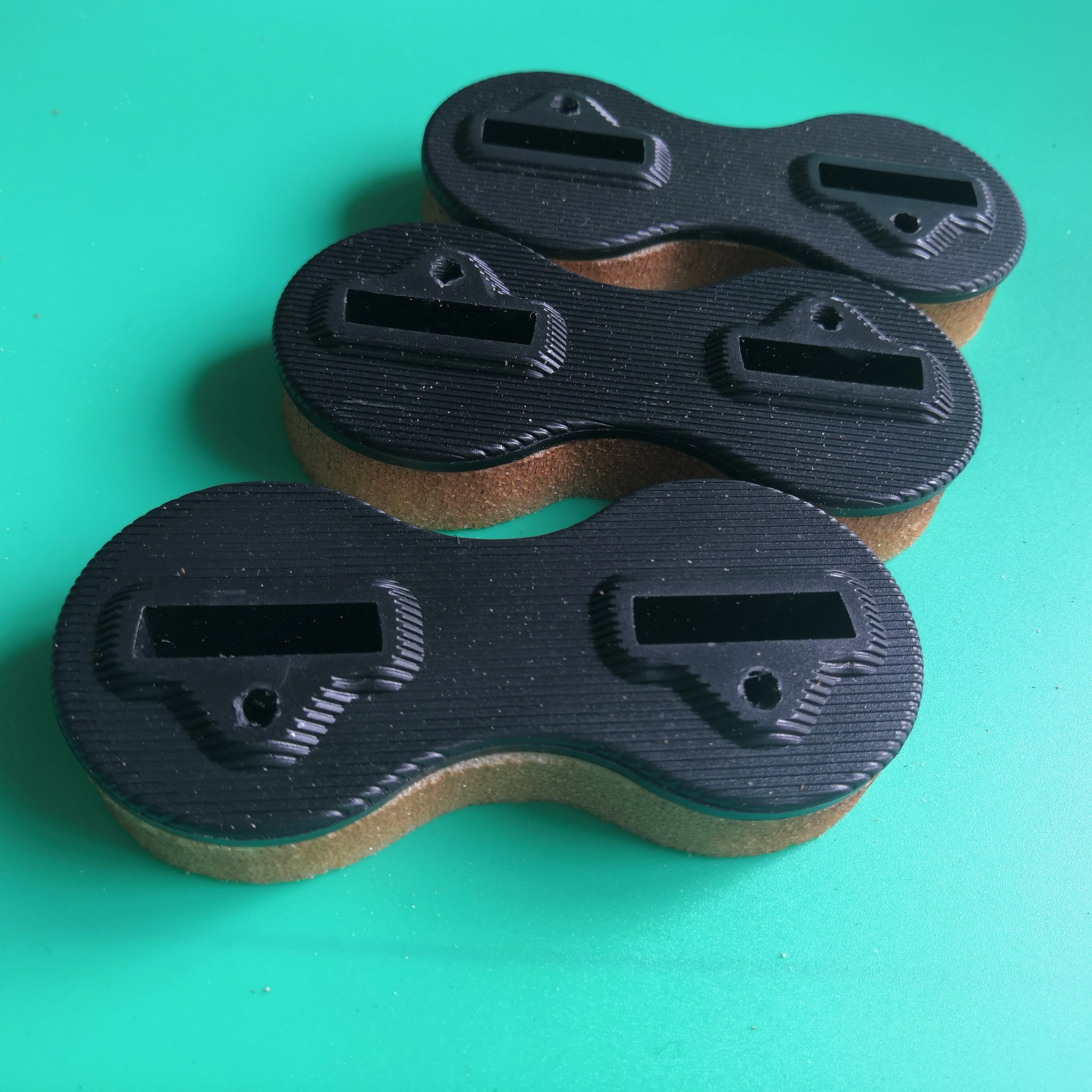 

Plastic 5 degree FCS G5 surf fin fusion box white and black fin base with fin key screws