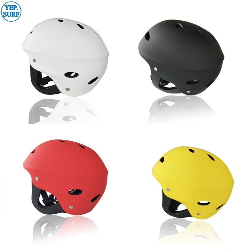 Новый спортивный шлем для катания на лыжах и коньках белый/желтый/красный/черный