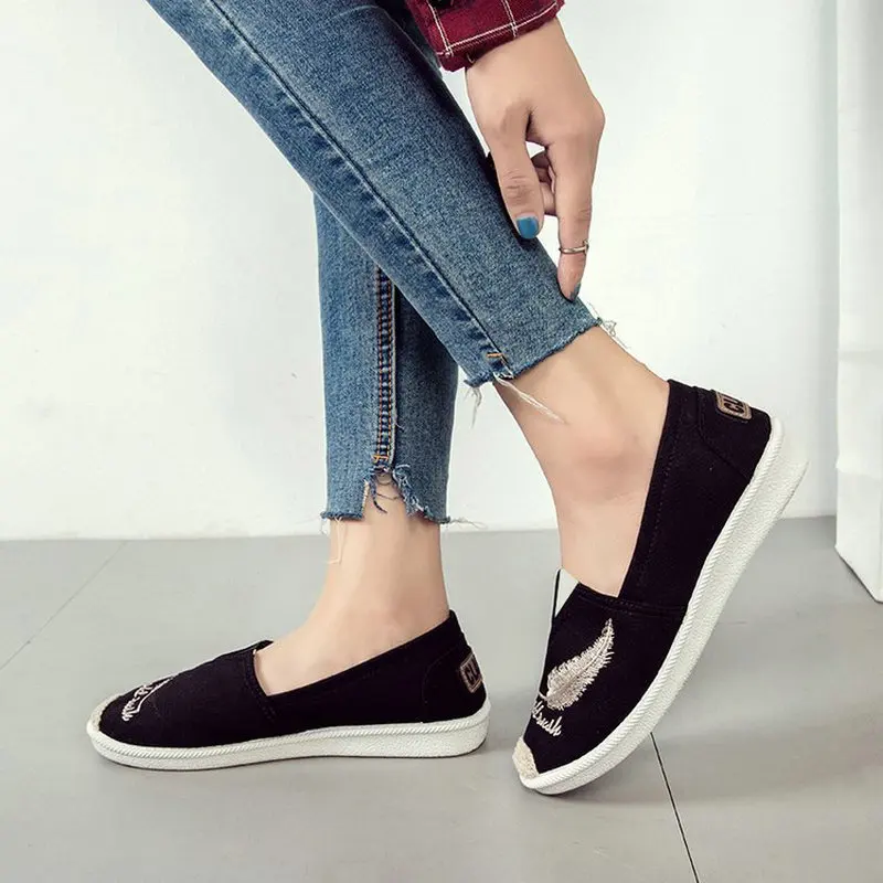 

2020 spring and summer popular women's shoes cover feet Korean version of the shallow mouth single shoes walking shoes