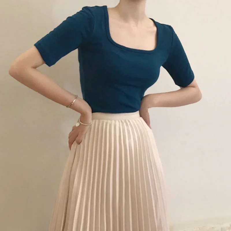 Футболка женская с квадратным вырезом приталенный короткий топ французским