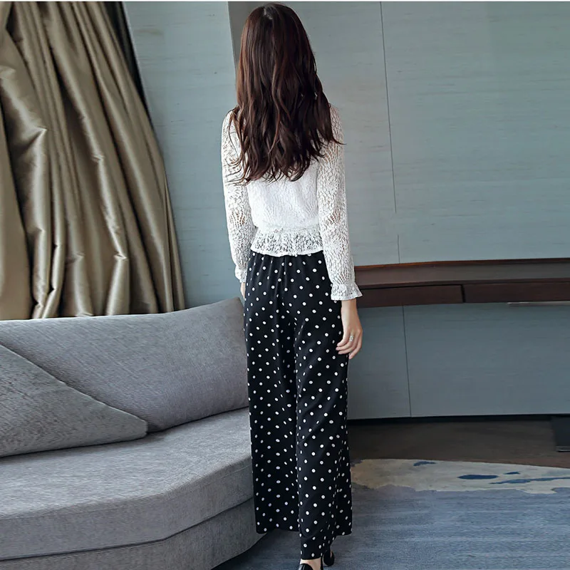 Женский костюм из двух предметов кружевная блузка без рукавов и брюки с широкими