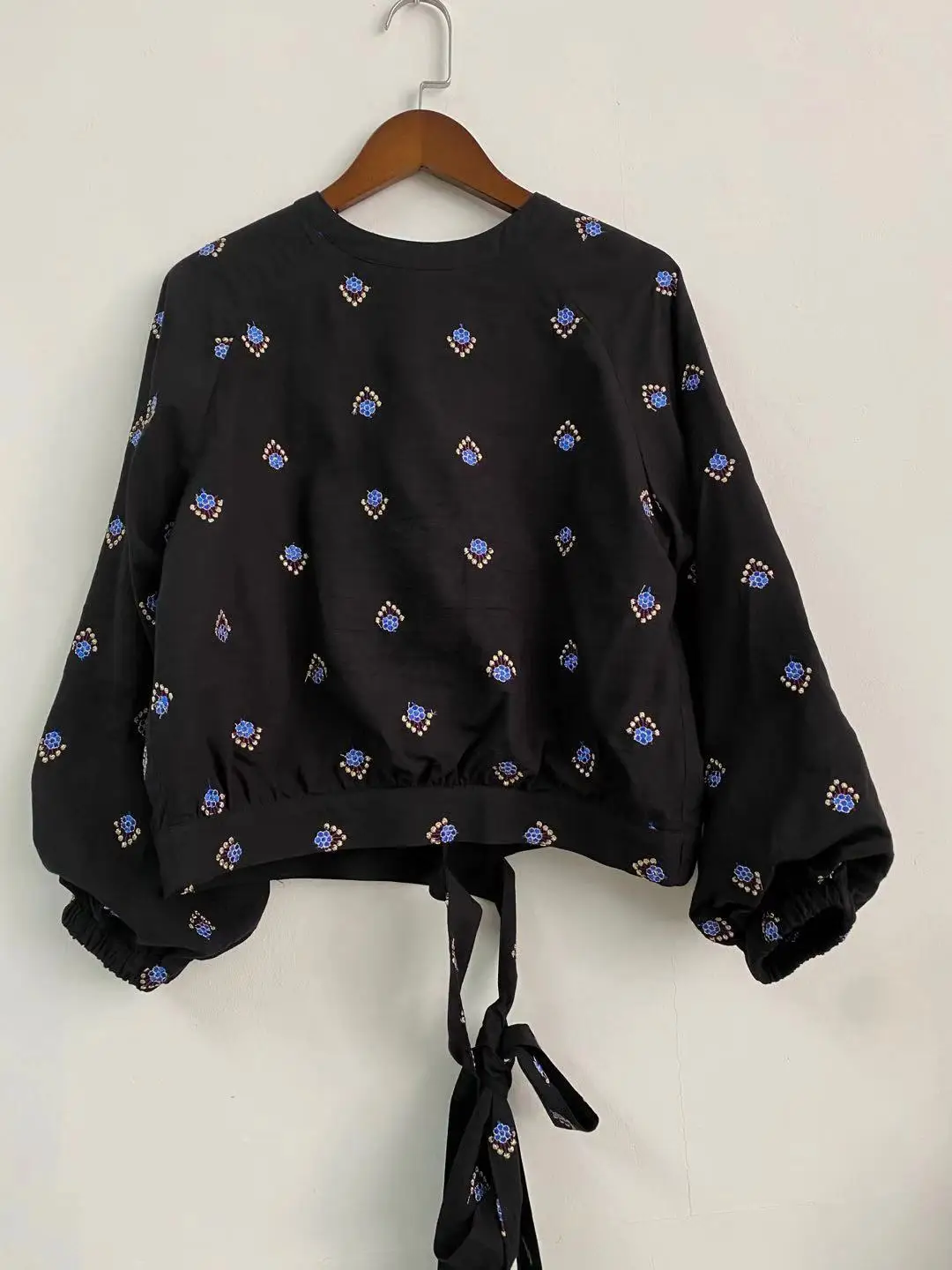 

Summer 2021 Spring New Women Shirt Black Flower Embroidered Pattern Back Hollow Lace-up Long Sleeve Round Neck Top Shirt Women