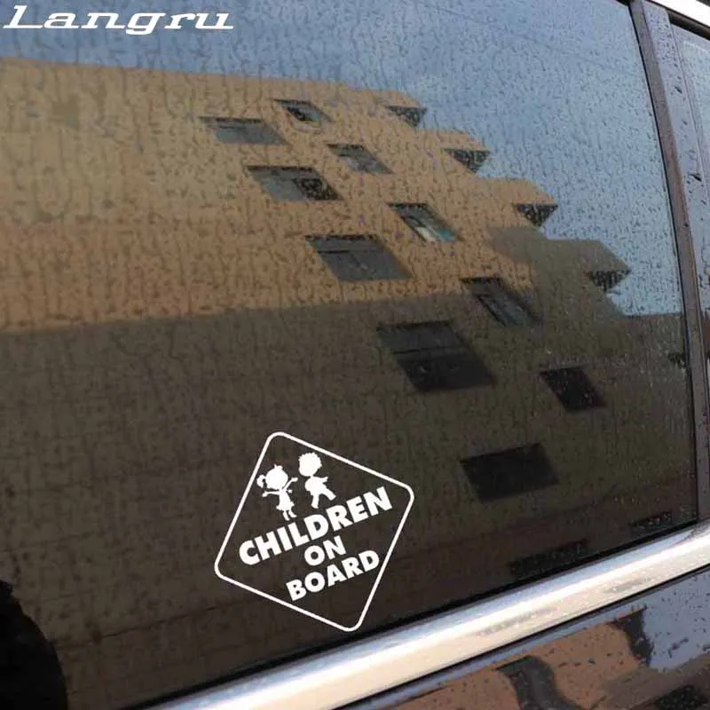 Langru 15*15 см дети на борту милые девушки и мальчик автомобиль стикер виниловая