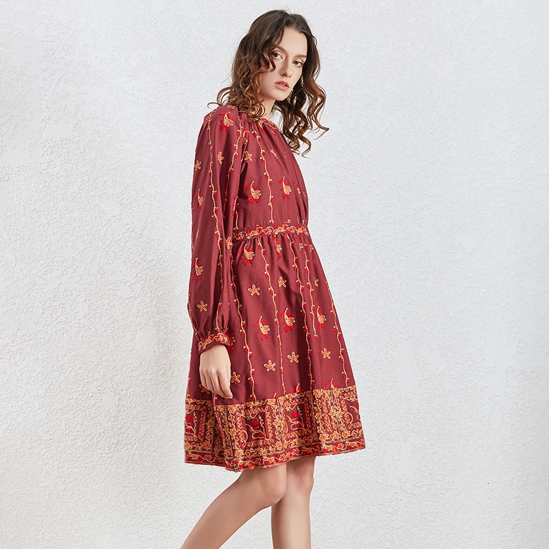 Платье-миди TWOTWINSTYLE с круглым вырезом длинными рукавами-фонариками и высокой