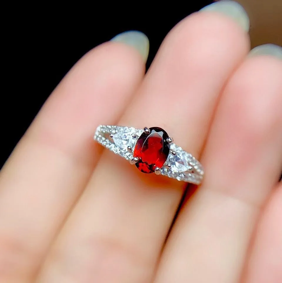 Новое натуральное мозамбикское кольцо-гранат в форме голубя серебро 925 пробы