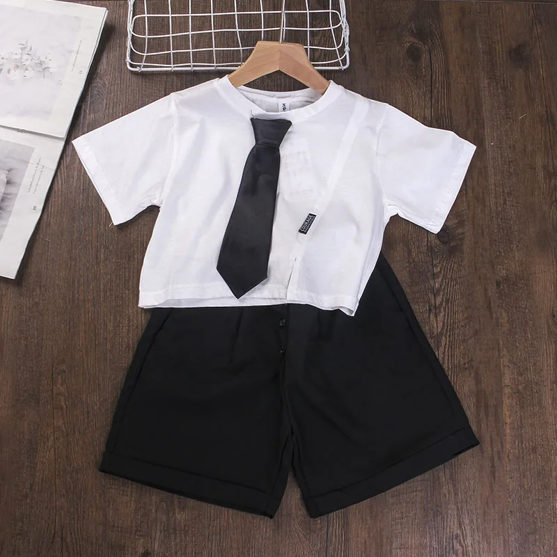 

Детская летняя одежда, повседневные Костюмы в стиле преппи для девочек и мальчиков, модные футболки и шорты, наряды, милые повседневные комп...