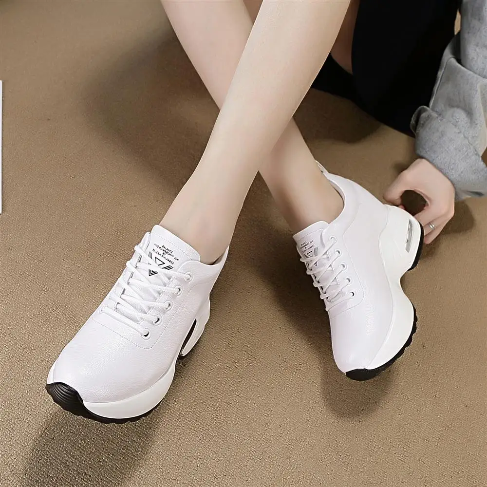 Женские кроссовки на вулканизированной подошве повседневные из натуральной