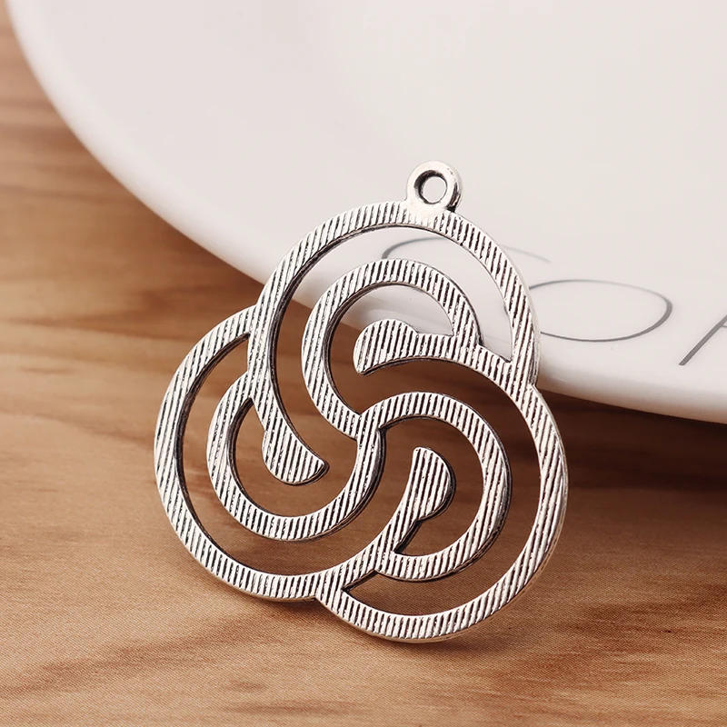 Рисунок 2 - Спиральные Подвески в виде Троицы с узлом