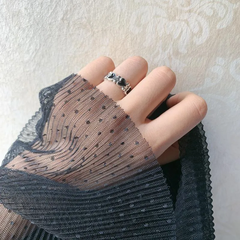 

Girls Love Heart Metal Chain Ring Vintage Hit Colour and Black Rings for Women New Individuality Baroque Party Jewelry