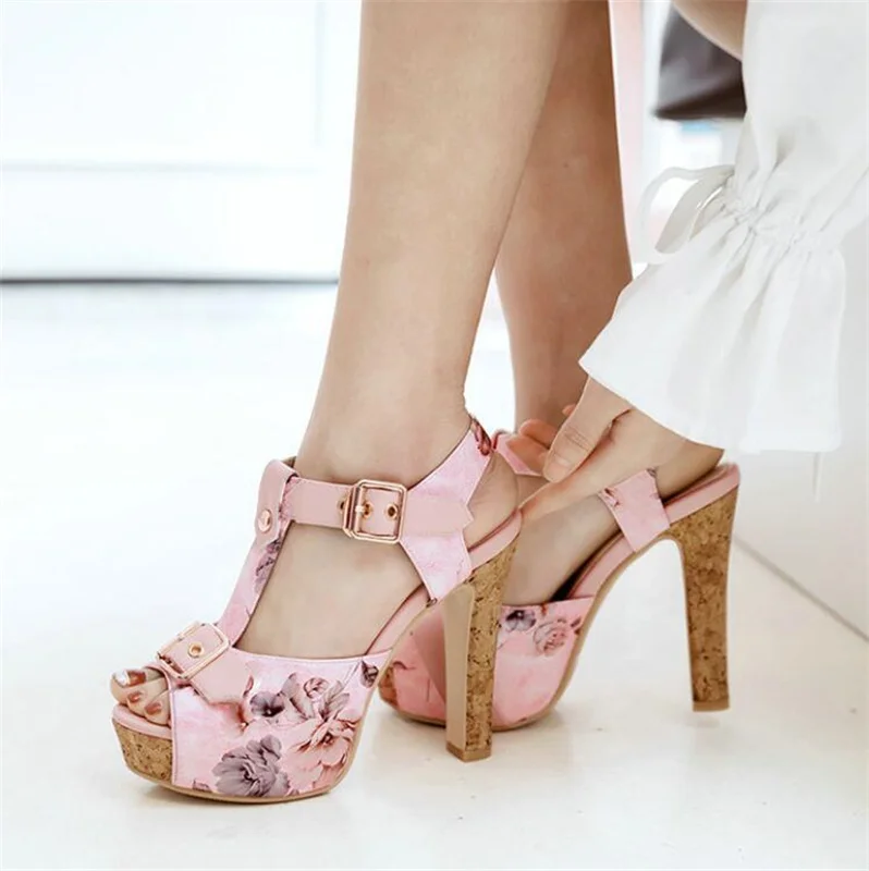 Женские босоножки на платформе элегантные сандалии высоком каблуке с принтом
