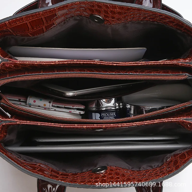

Fashion Crocodile Pattern Ladies Buckle Handbags 2020 Luxury Handbag Women Bags Designer Large Capacity Women Shoulder Briefcase