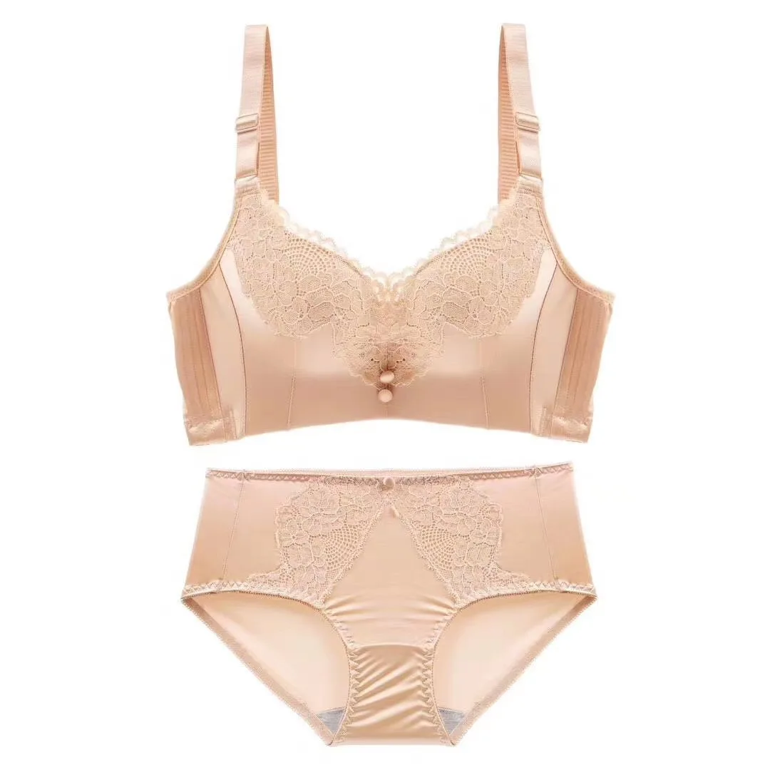 

New embroidery lace small chest gathered four rows of buttons Comfortable rims-free bra set