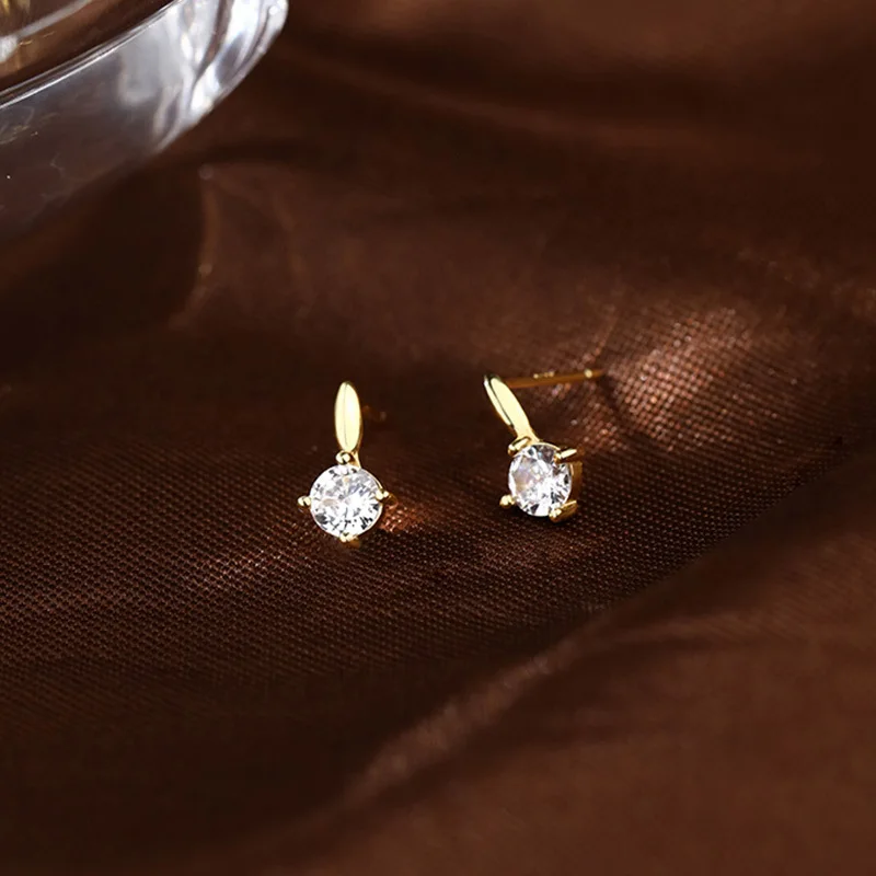 

Серьги женские круглые из серебра 925 пробы, 2 карата, 8 мм