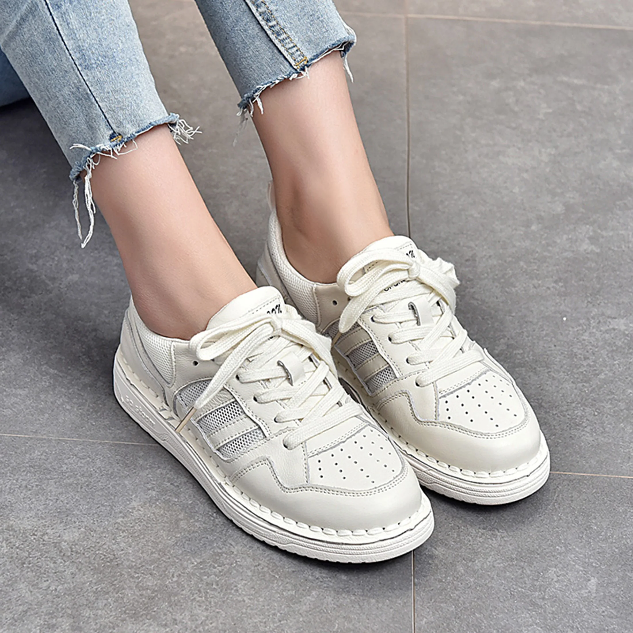 

Женские туфли на плоской подошве, бежевые туфли ручной работы из натуральной бычьей кожи с круглым носком, на шнуровке, повседневные туфли н...