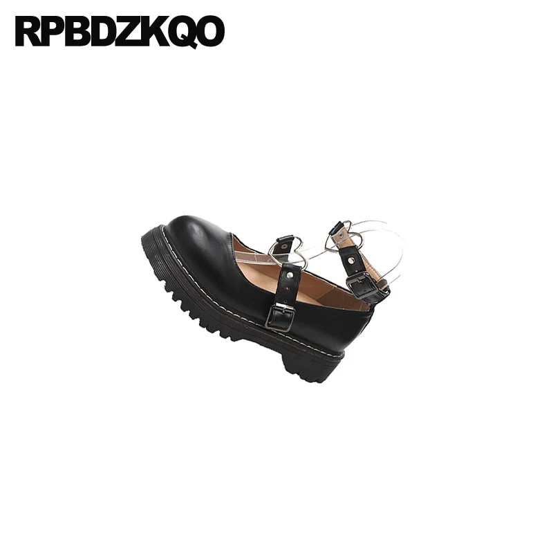 Женские туфли на плоской подошве с круглым носком металлическим ремешком