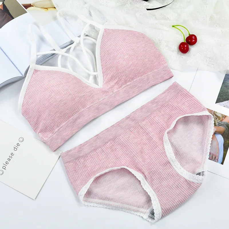 Комплект нижнего белья женский бесшовный Бралетт с V-образным вырезом и открытой