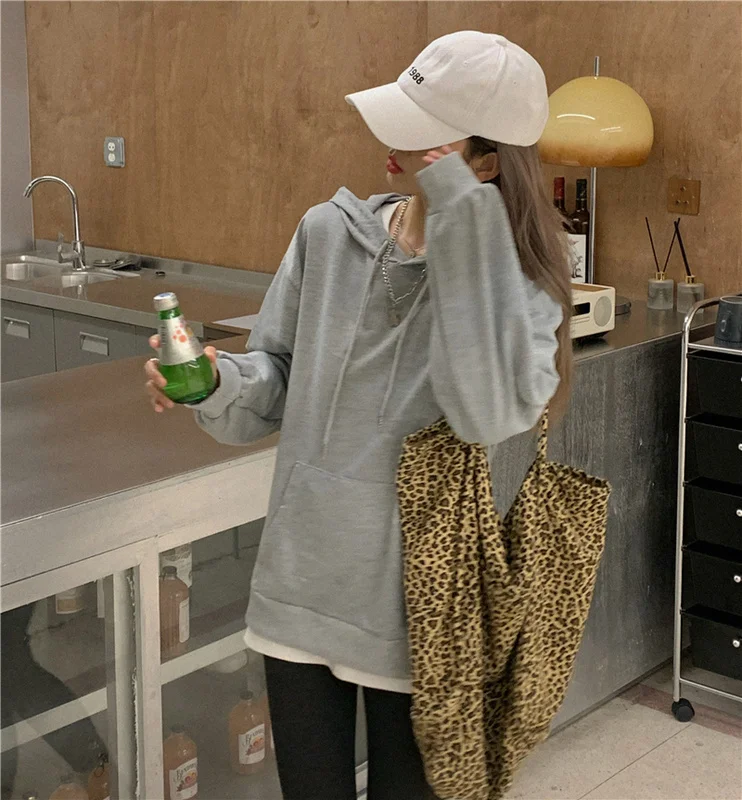 

Женский однотонный осенний свитер свободного покроя