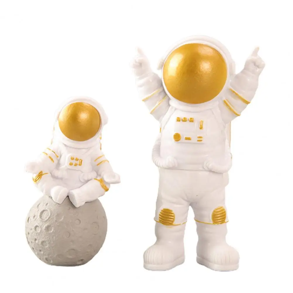 

4Pcs Spaceman Model Vivid Posture Collectible Lightweight Spaceship Astronaut Figures Model for Photo Props