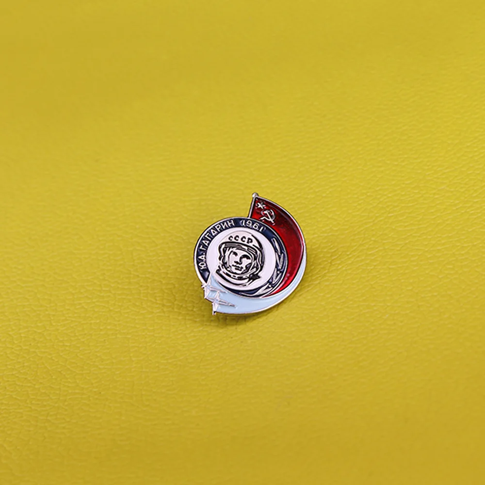 Эмалированная булавка в виде советского космонавта Юри гагагарина значок на