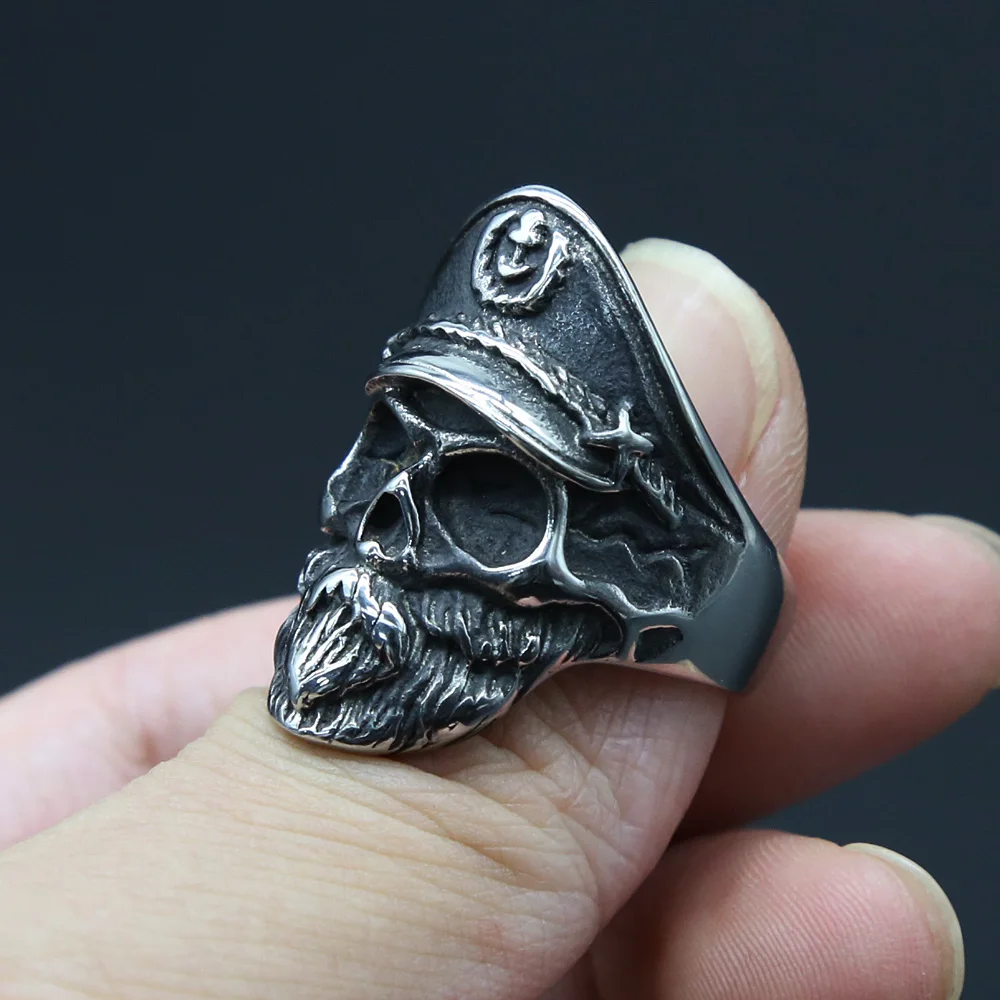 Мужское кольцо в стиле панк черное из нержавеющей стали с изображением капитана