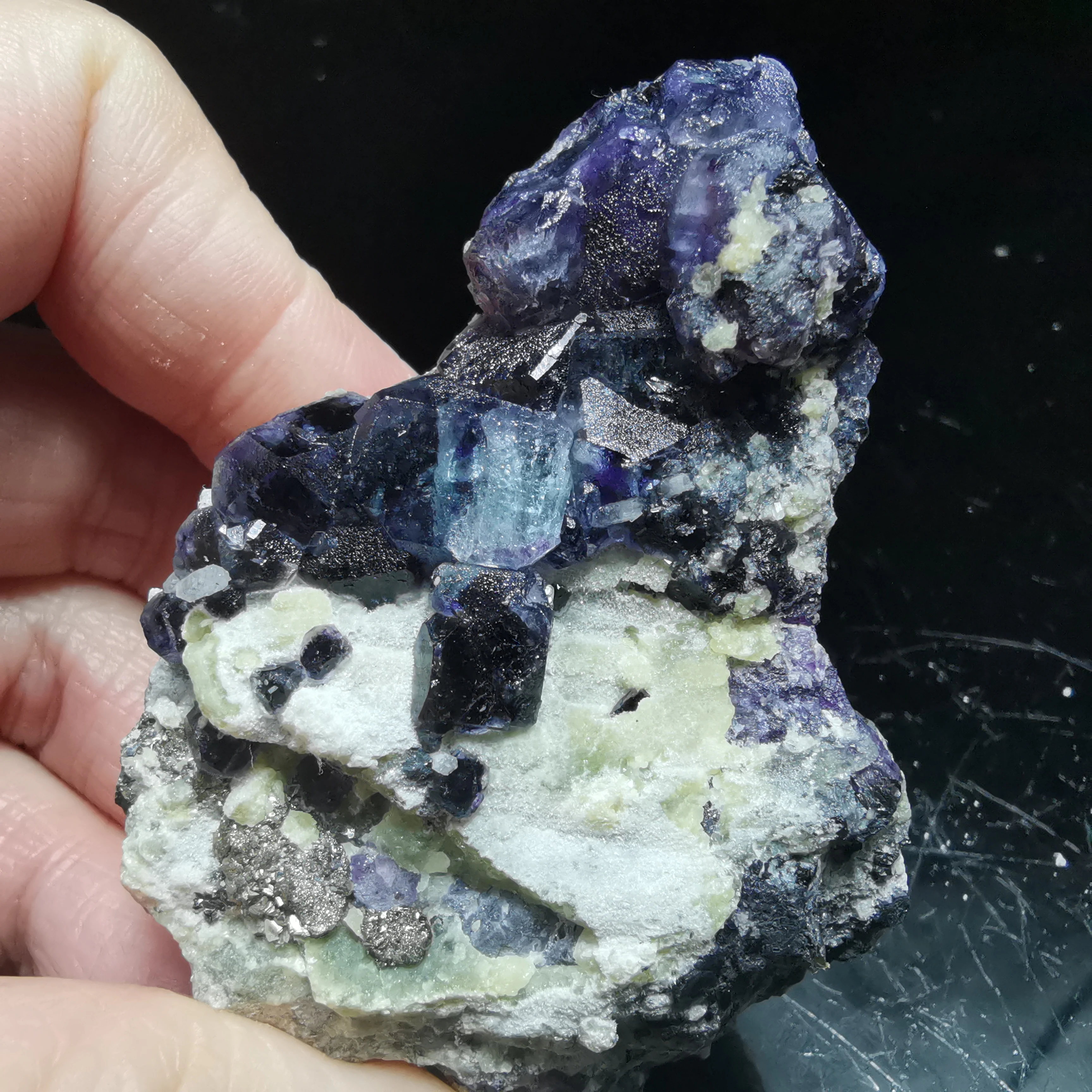 

117.4gNatural purple window fluorite mica crystal pyrite symbiotic mineral specimen healing energy home decoration QUARTZ GEM