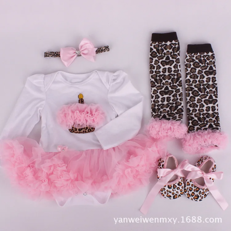 

Комбинезон + повязка на голову + обувь для новорожденных