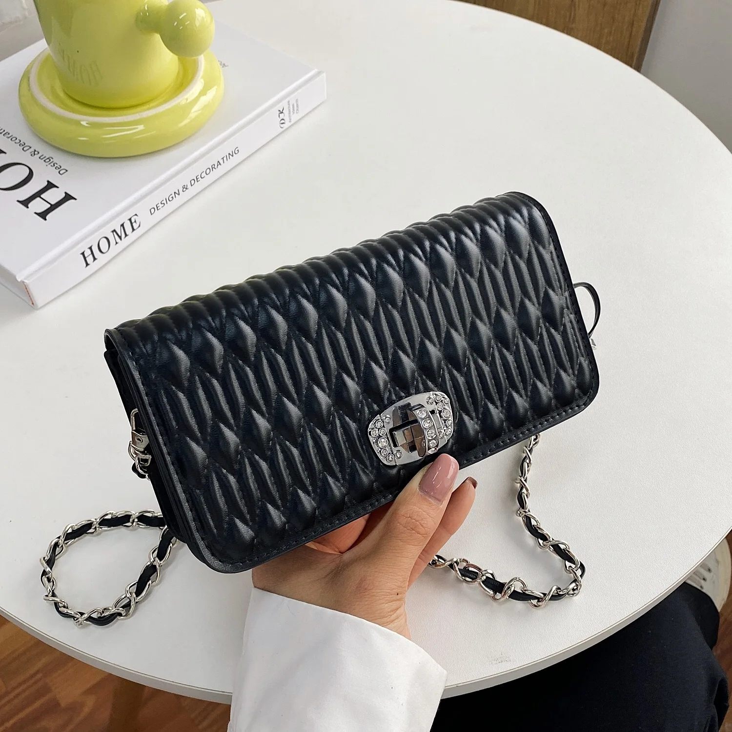 

Pleated PU Leather Ling Plaid Shoulder Bags For Women Diamond Lock Classic White Crossbody Bag Charm Fine Chain Female Handbags