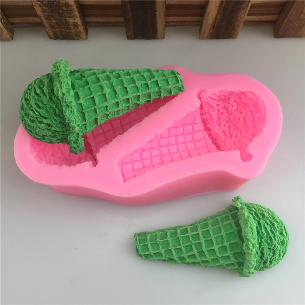 

1 pcs Cute Ice Cream Shped Mould Ice Cube Maker Silicone non-stick Reusable DIY Homemade Popsicle Cone Mold Ice Pop Model