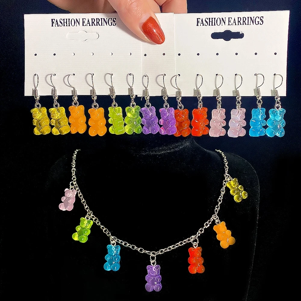 

Цепочка из нержавеющей стали для женщин и девушек, изящное ожерелье карамельных цветов с мультяшным медведем Джуди, Повседневная бижутерия...