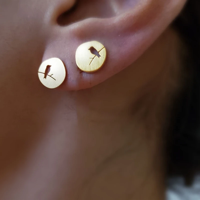 

Великолепная сказка Милые Птица на ветке Серьги-гвоздики цвет серебристый, Золотой Нержавеющая сталь геометрический круглый сообщению се...