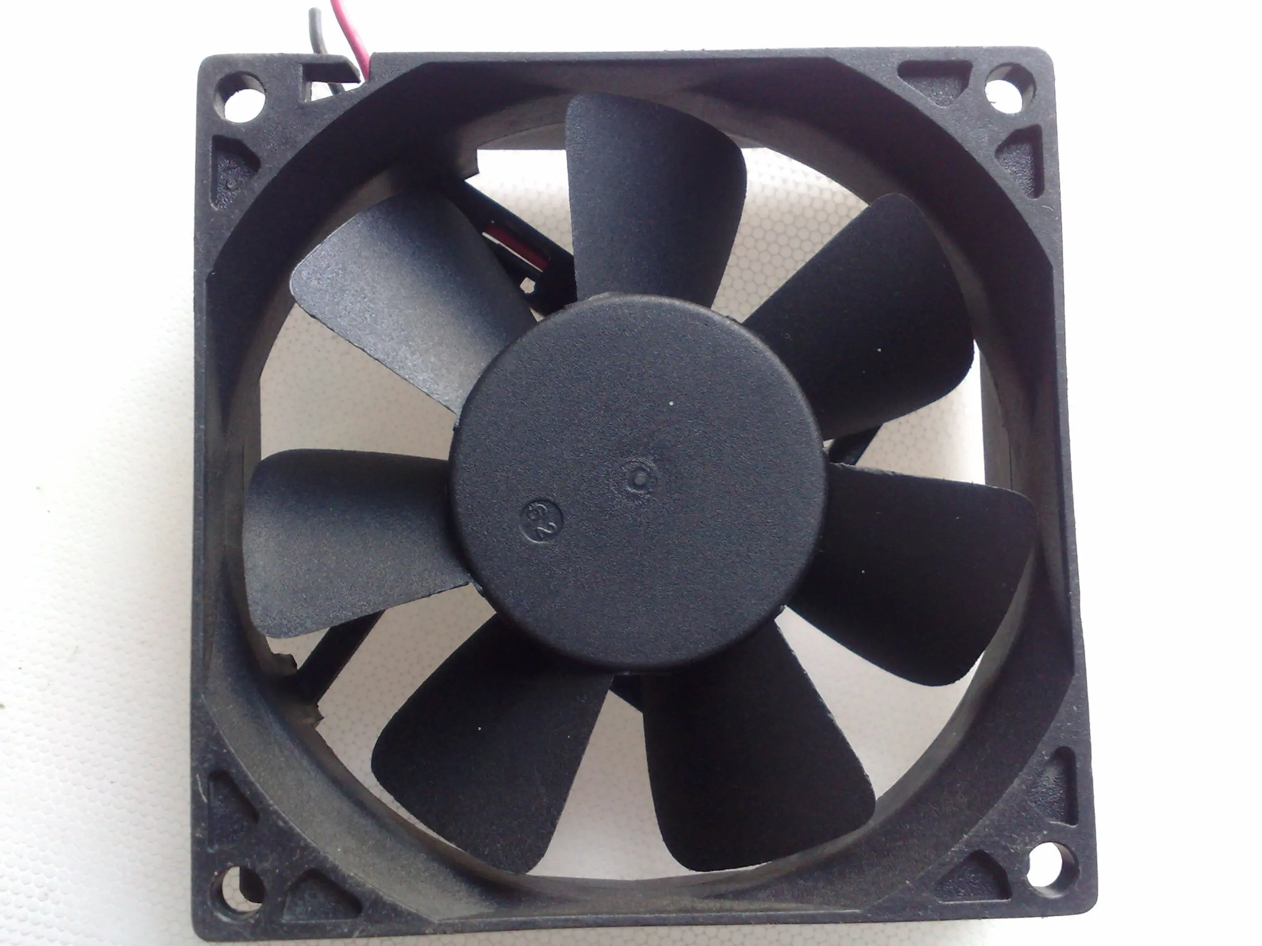 

NEW AD0812UB-A73GL 12V 0.45A 8CM 8025 3wire Motor protection cooling