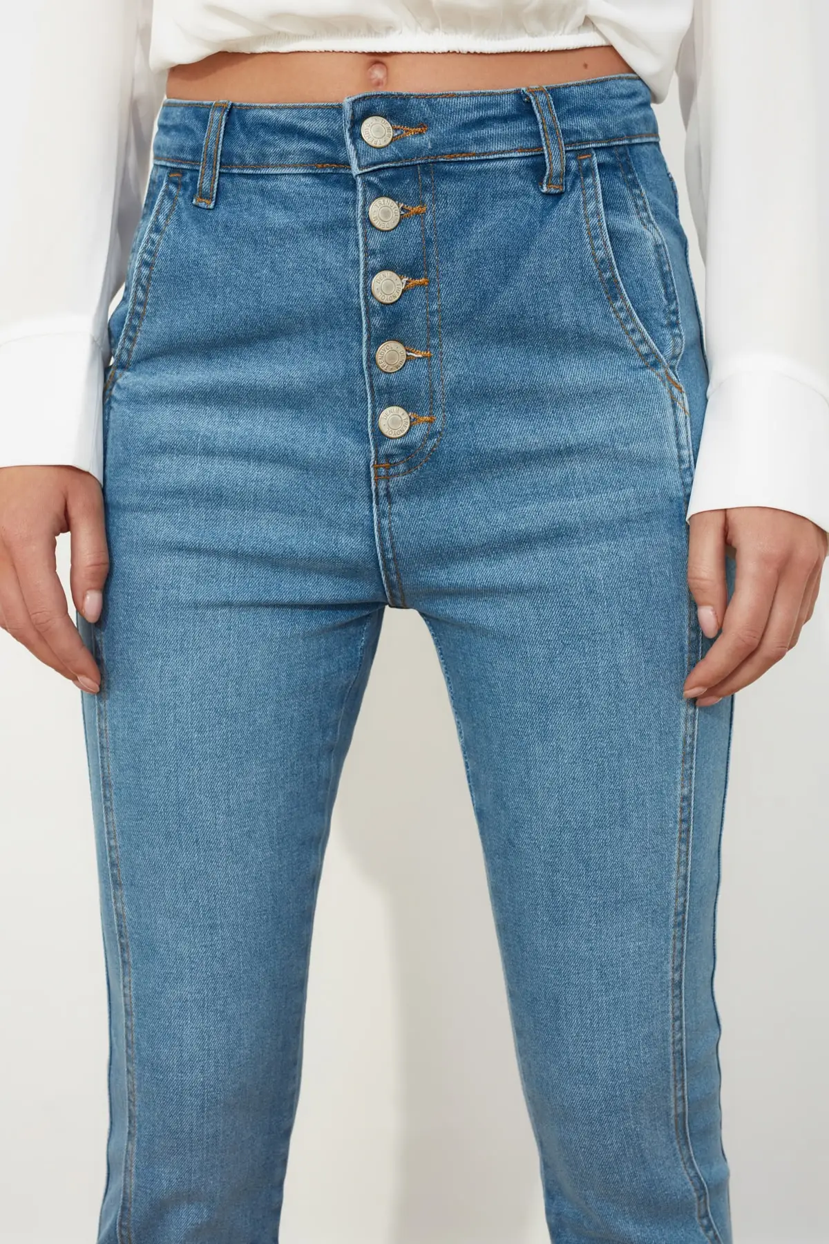 

Trendyol Front Button Stitching Detail High Waist Flare Jeans TWOSS21JE0328