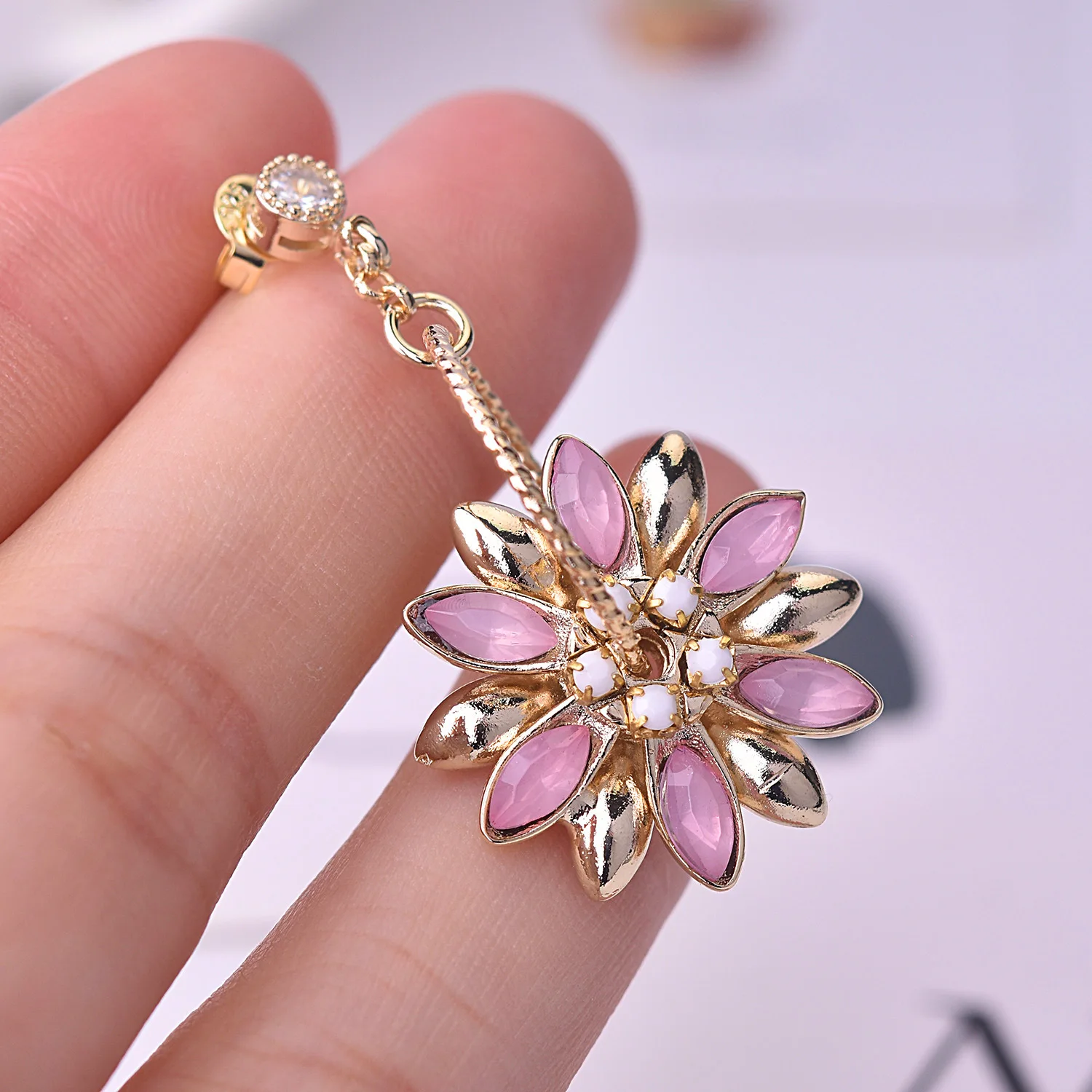 Женские серьги подвески из 14 каратного золота в виде звезд|Серьги-подвески| |